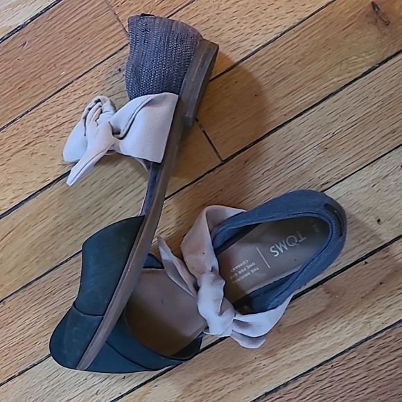 Toms Jutti Dorsay Flats with bow size 6 1/2 - Picture 3 of 7